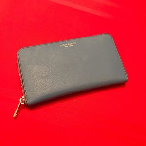 Henri Bendel zip wallet